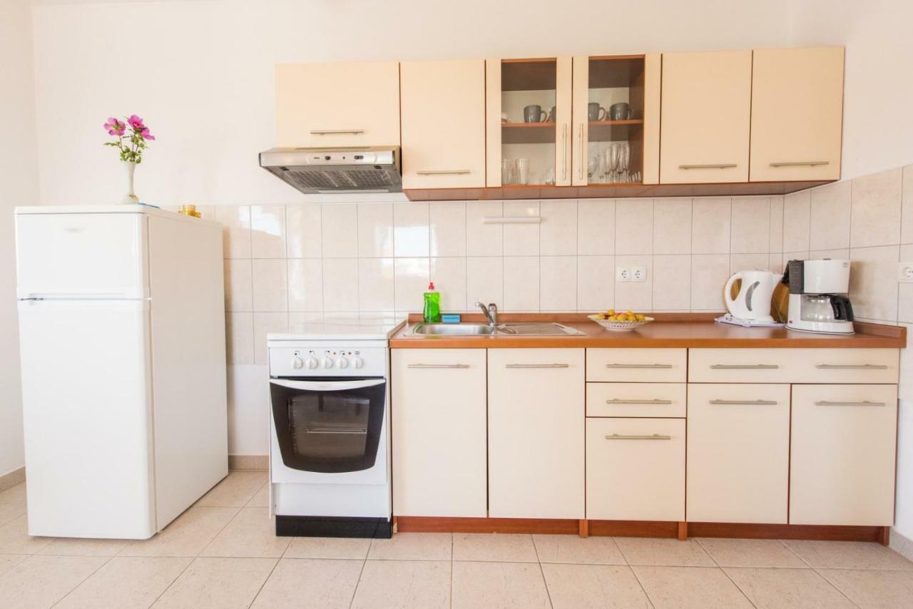 Apartments Maco เพทรอซาเน ภายนอก รูปภาพ